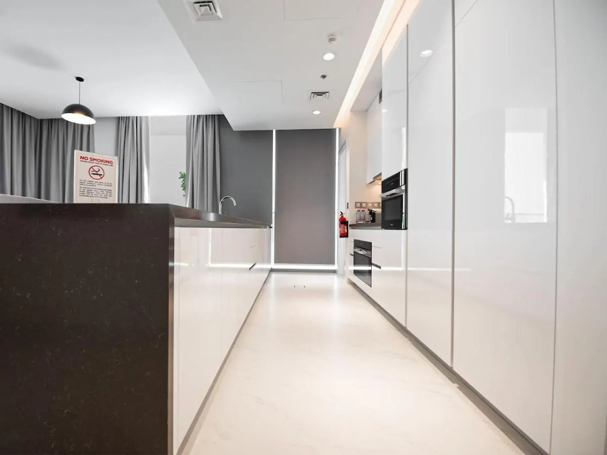 Elegant 2 Bed Plus Maids In Dt1 With Rooftop Pool Dubai 0*,