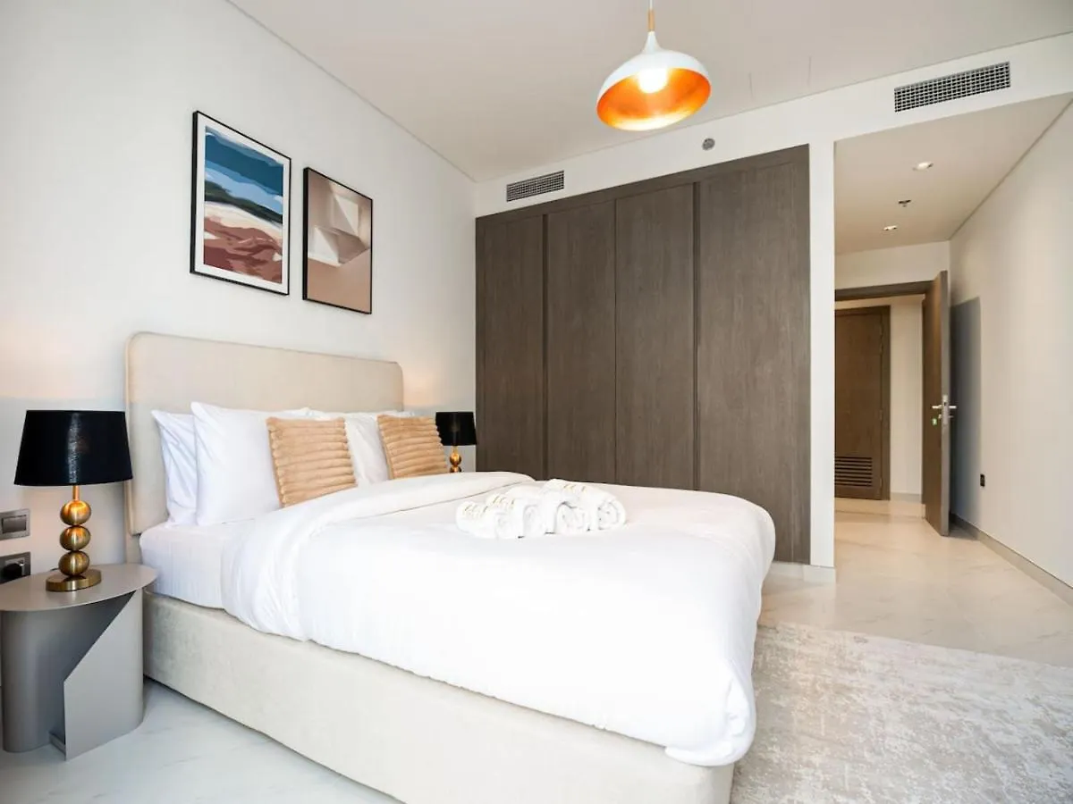Elegant 2 Bed Plus Maids In Dt1 With Rooftop Pool Dubai