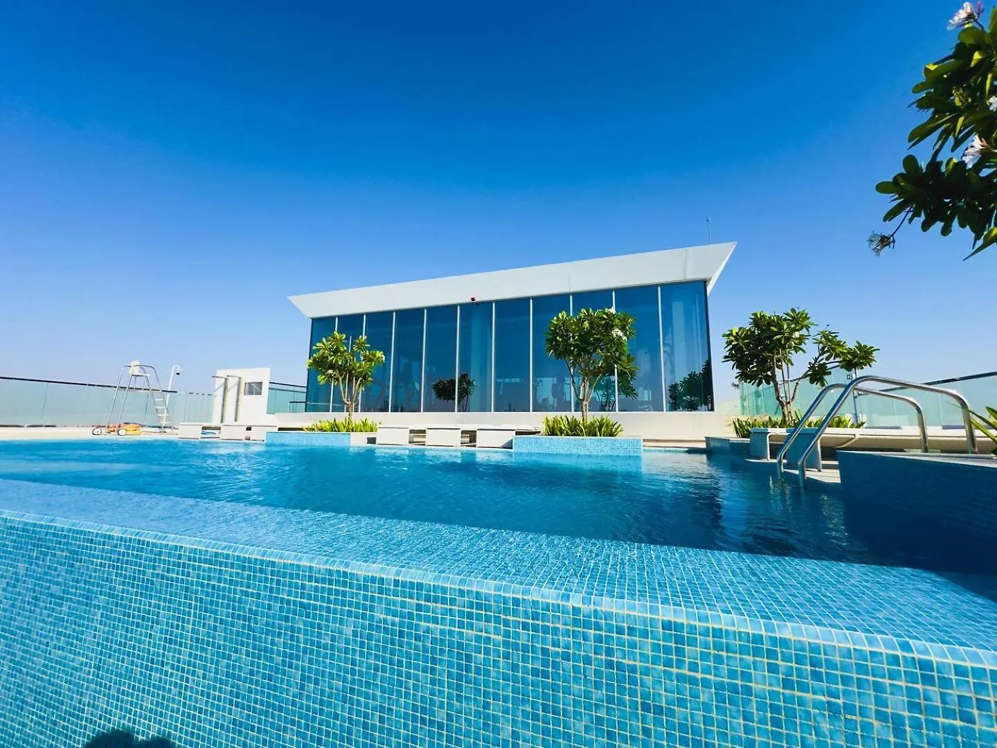 Apartment Elegant 2 Bed Plus Maids In Dt1 With Rooftop Pool Dubai