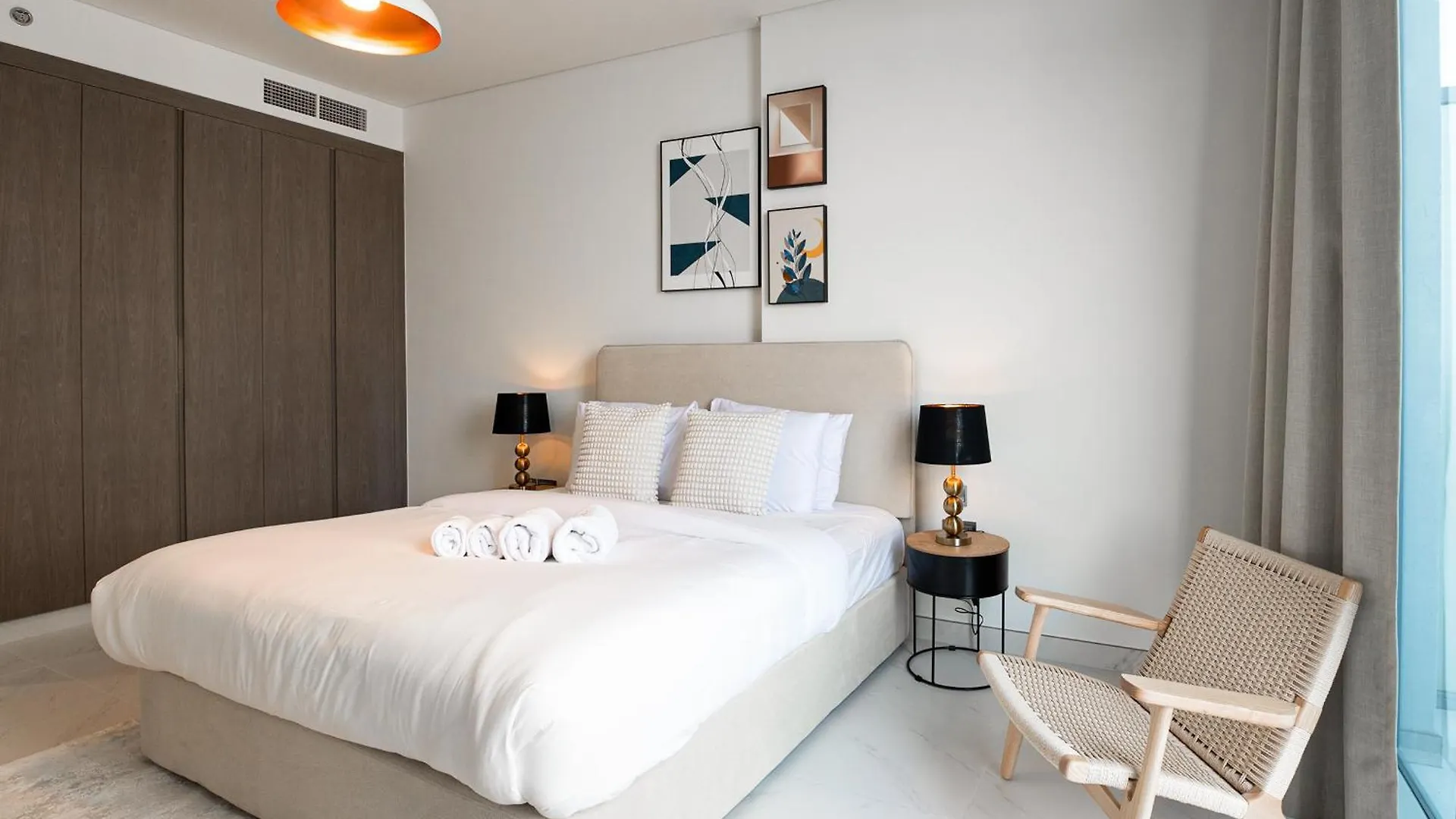 Elegant 2 Bed Plus Maids In Dt1 With Rooftop Pool Dubai