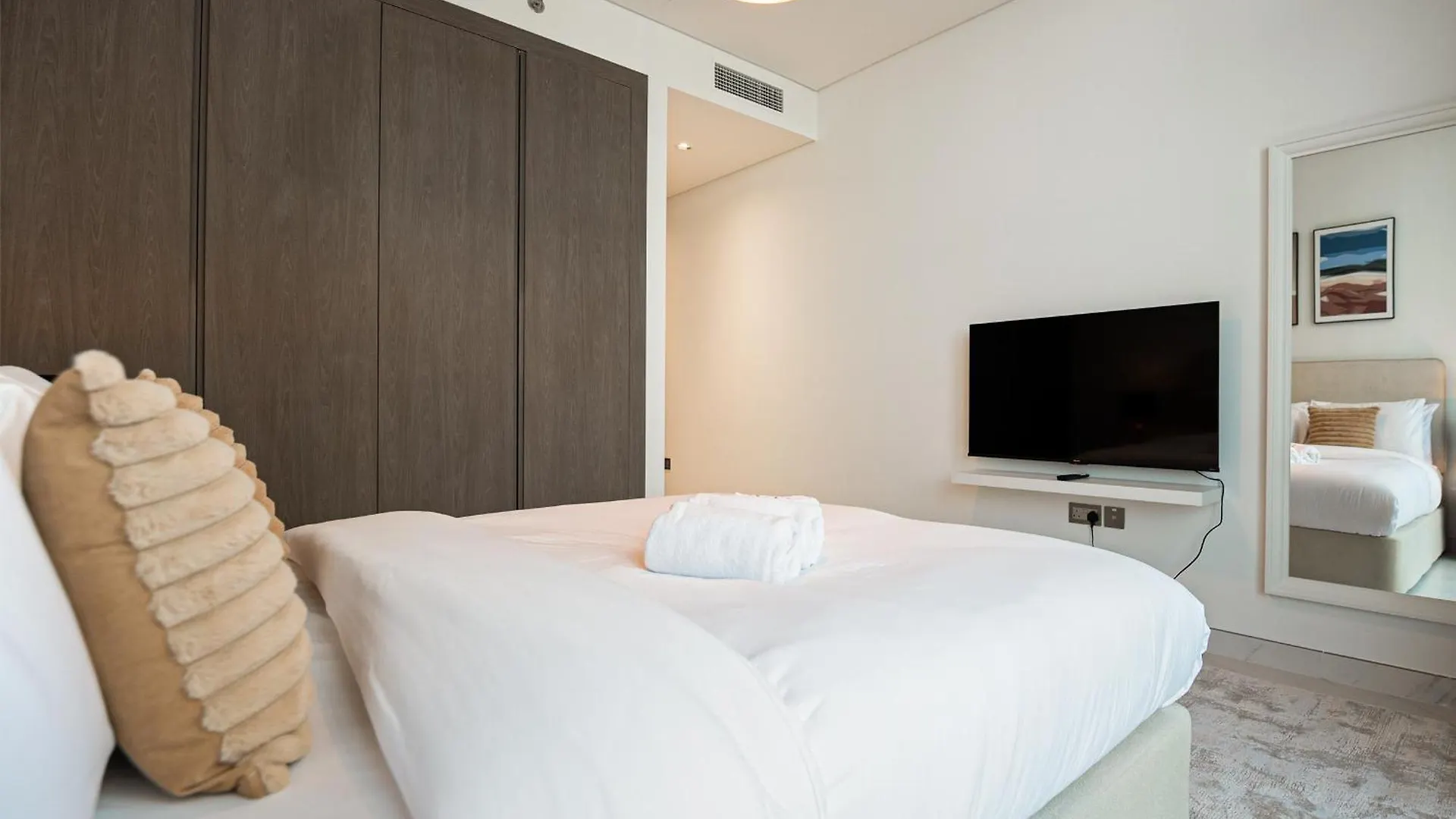 Elegant 2 Bed Plus Maids In Dt1 With Rooftop Pool Dubai 0*,  United Arab Emirates