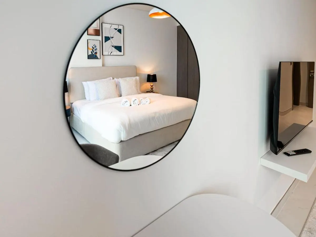 Apartment Elegant 2 Bed Plus Maids In Dt1 With Rooftop Pool Dubai